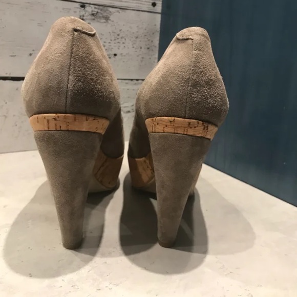 Super cute open toes heels from Browns • Gray suede • Size 6 - Picture 5 of 6